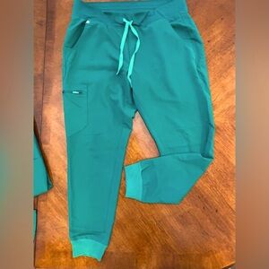 Figs Hunter Green Scrub jogger pants Large